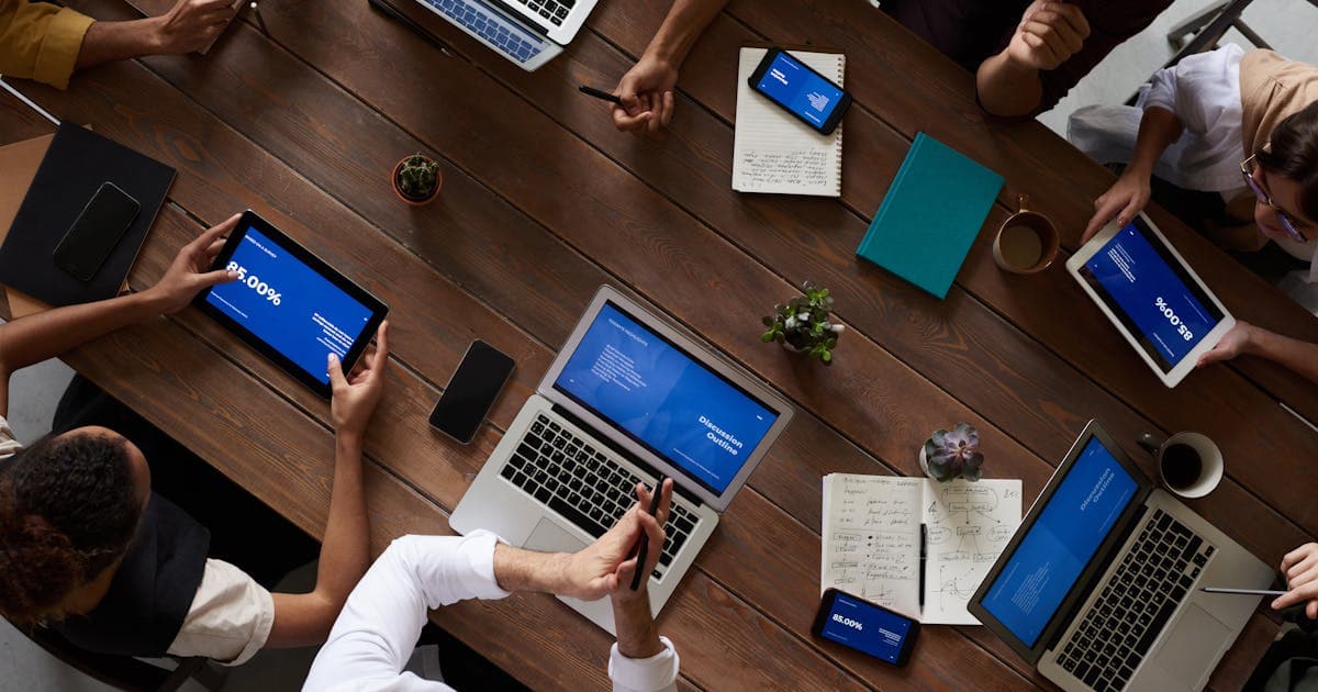 Cómo auditar tu tienda online en 1 hora: la checklist definitiva — Velocidad, mobile, checkout, SEO y confianza. Los 5 pilares que debes revisar para saber exactamente dónde pierde dinero tu ecommerce.