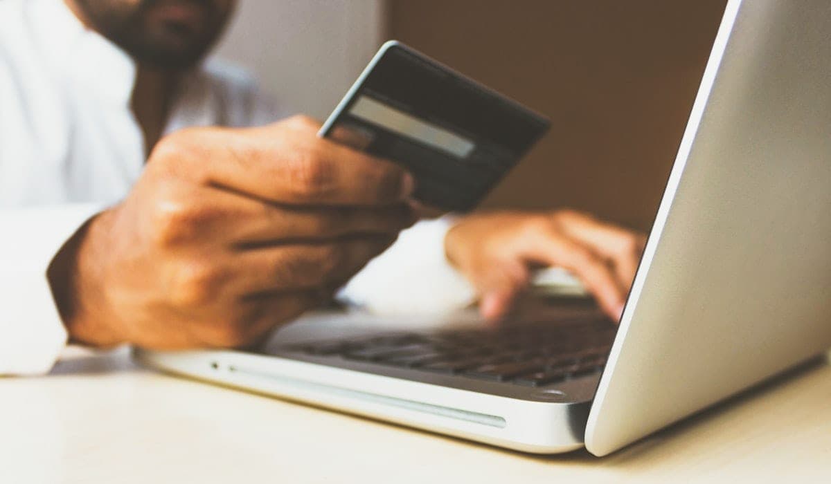 Ley Ómnibus: cómo se calcula el precio anterior de tus ofertas (y por qué tus descuentos van a bajar)