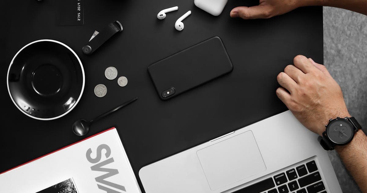 Fotografía de producto para ecommerce: lo mínimo que necesitas — No necesitas un estudio profesional. Con este equipo básico y estas técnicas tus fotos de producto multiplicarán conversiones.