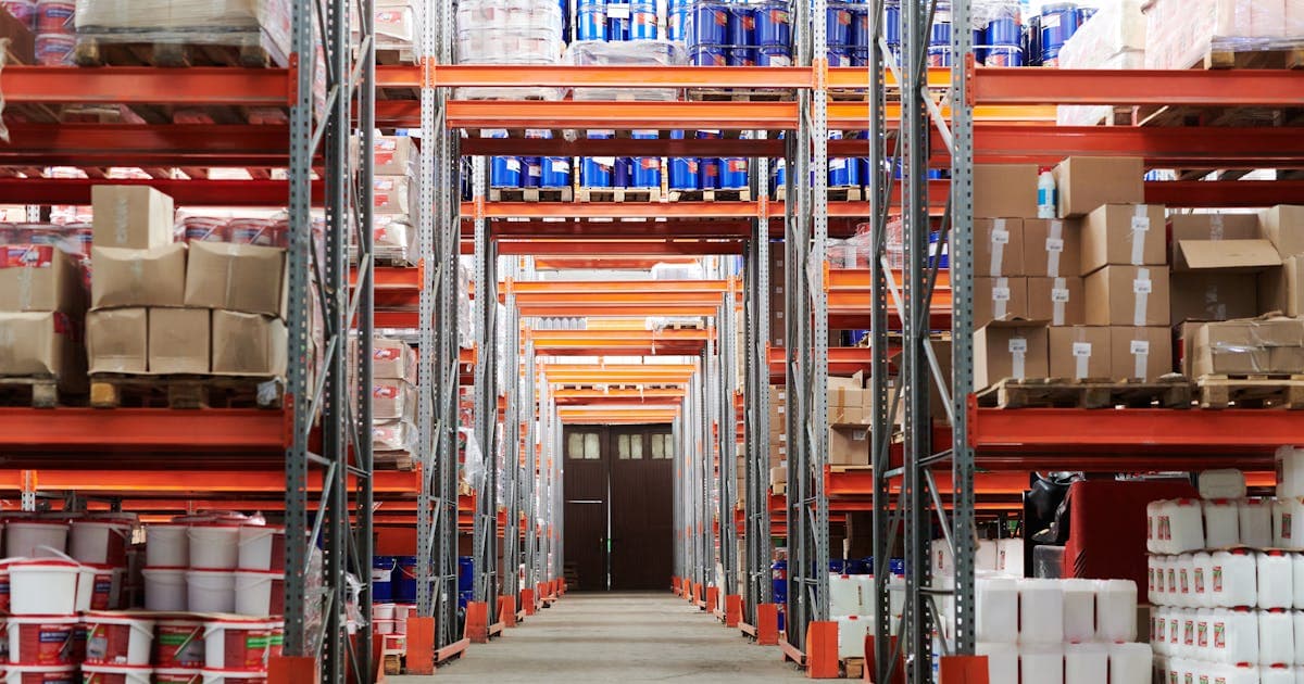 Gestión de stock en ecommerce: evitar el sobrestock y la rotura — Punto de reorden, stock de seguridad, previsión de demanda. Cómo gestionar inventario sin perder ventas ni dinero.