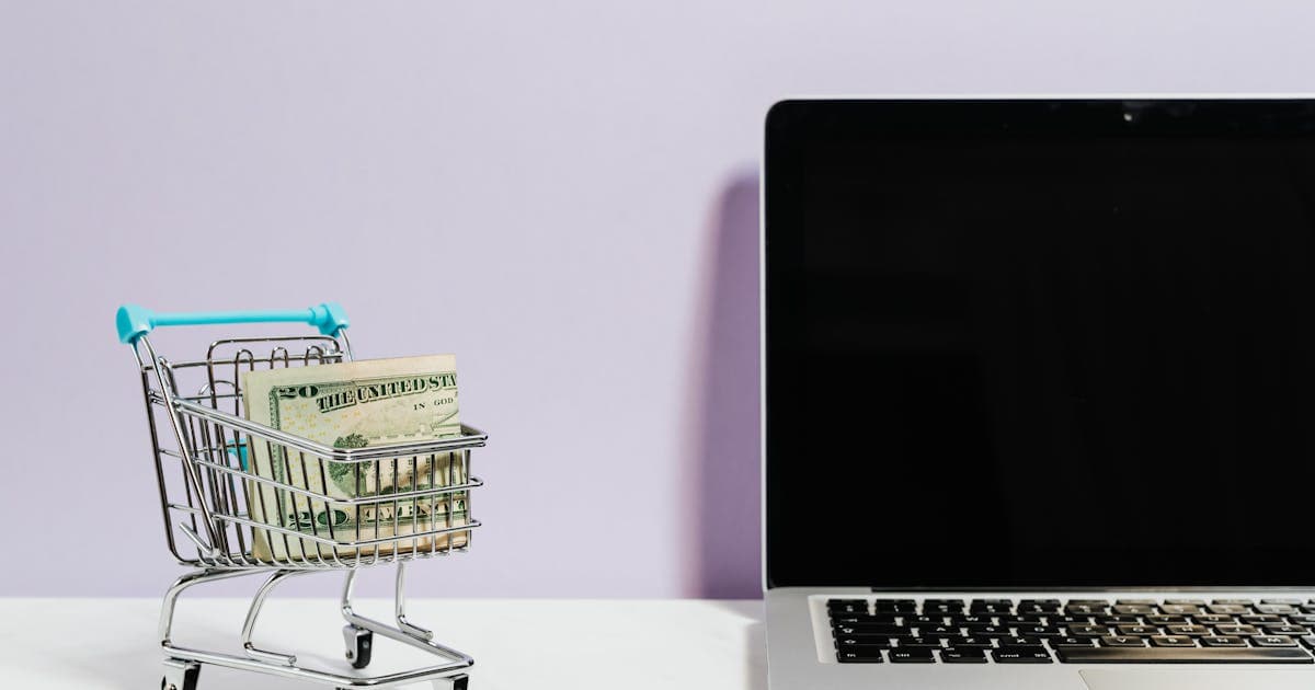 Retargeting para ecommerce: cómo recuperar al 97% que se va sin comprar — Estrategia de retargeting multicanal: display, social, email y push. Sin ser invasivo y con ROI medible.