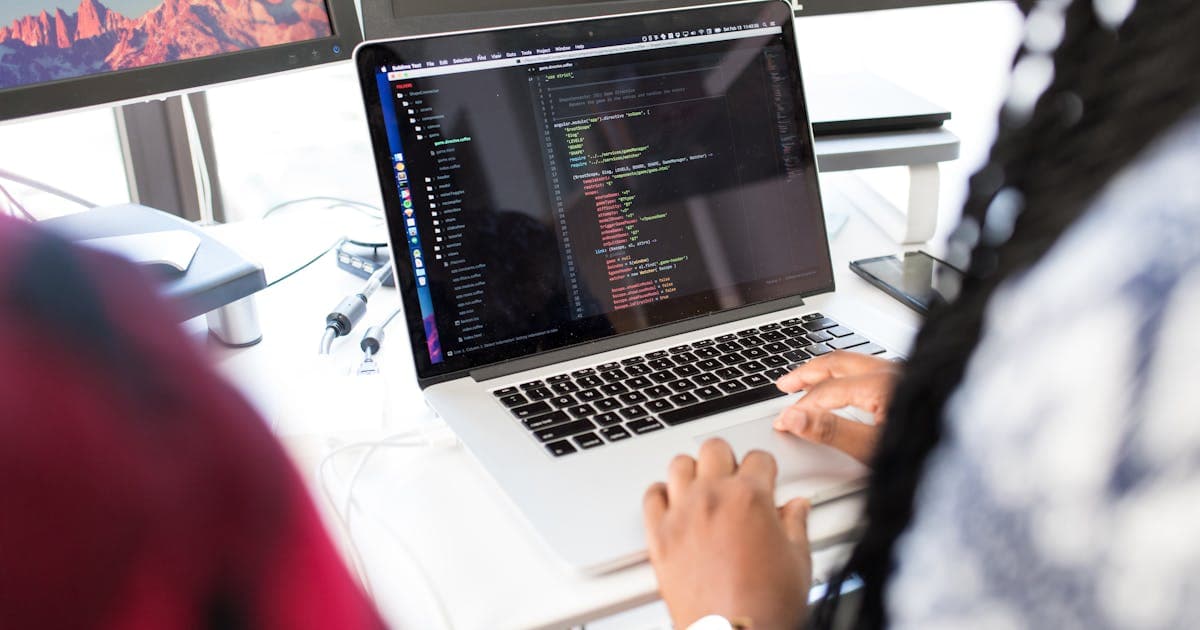 Velocidad web en ecommerce: por qué cada segundo te cuesta dinero — Datos reales del impacto de la velocidad en ventas, las causas más comunes de tiendas lentas y cómo solucionarlo.